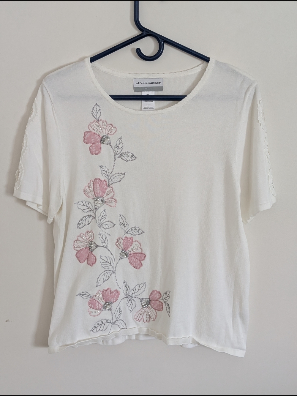 Alfred Dunner Petite PXL White Pink Knit Round Neck Short Sleeve Beaded Top